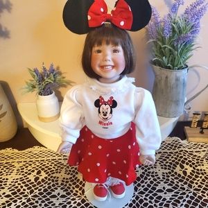 Ashton-Drake Galleries Presents: "Walt Disney World" "Girl" ❤️ Collector…